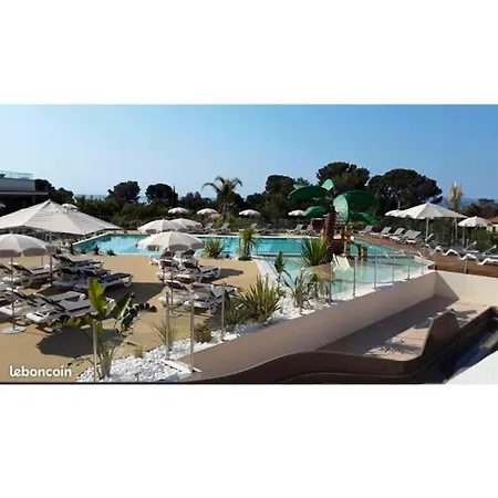 Bungalow De 2 Chambres A Raphael A 50 M De La Plage Avec Vue Sur La Mer Piscine Partagee Et Jardin Clos Holiday home *